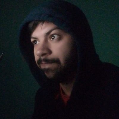 Estudiante de Profesorado de Ingles
Hincha de River Plate
A Hideo Kojima Fan