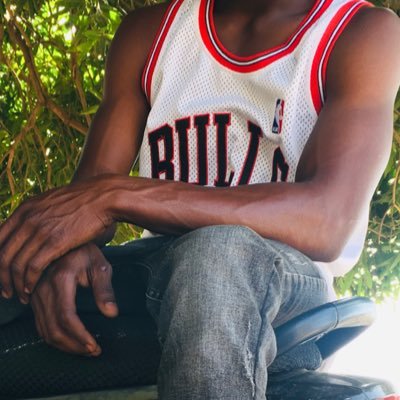 Student @Takoraditechnicaluniversity/Aspiring #ArmyGeneral/ keep my Circle clean for Positive vibes always/ |love Music 🎶| / |I lik pretty things too|