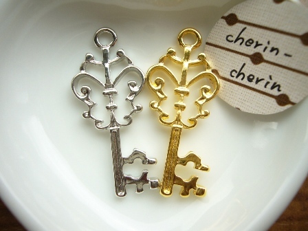 masterkey0510's profile picture. 某スーパーの社員です。もしかしたら店に買い物に来てくれてる方と出会えるかも…(笑)休みの日はよく近辺を宛もなく車でブラブラ…。マイペースでツイートしていきます。