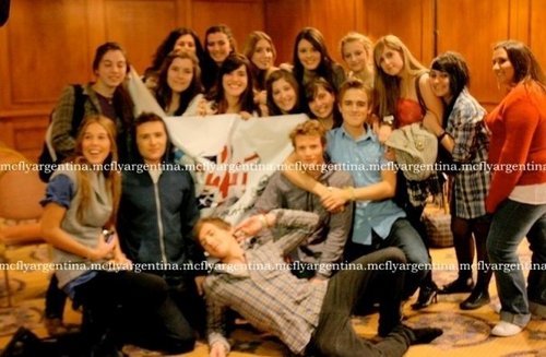 McFLY_arg's profile picture. Somos la primer y única fuente sobre McFLY en Argentina desde el año 2006