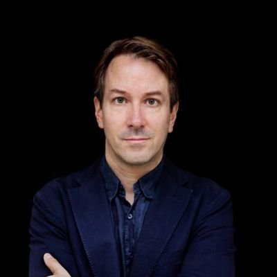 Künstlerischer Leiter der Berliner Operngruppe,
Dirigent & Komponist,
kulturliebend und
gesellschaftlich engagiert,
Initiator der Al Farabi Musikakademie