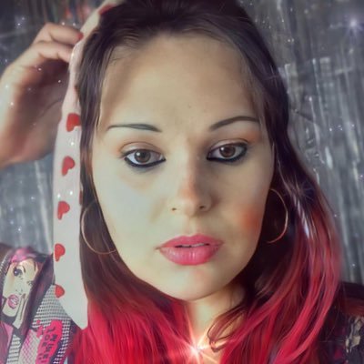 Curitibana, Libriana apaixonada por Comunicação, Arte, Teatro, Cinema, Make, Moda, Fotografia, Música,Viagens, Animais, Astrologia e o resto tenta descobrir...