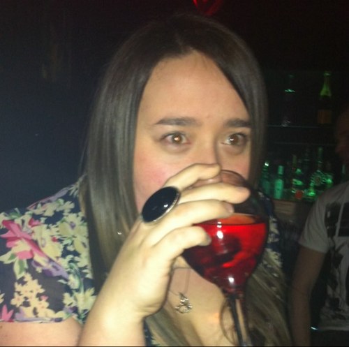 laulla1982's profile picture. 