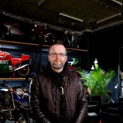 Benzinkultur, Motorräder, Vespa, @D64ev, Altherren-Hiphop, beruflich unter @marketingdealer unterwegs