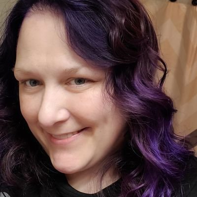 The artist with purple hair. I am a style hopper 100% and love that. #artistherapy #MSWarrior #AlwaysKeepFighting #akf #YouAreEnough #NOH8 #LoveIsLove ✌🏼💜