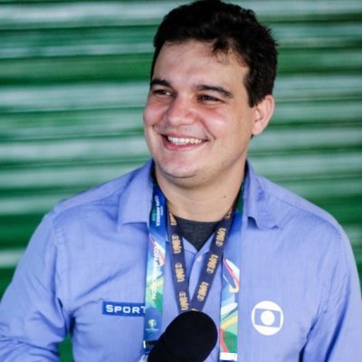 Natural de Serrinha-BA, jornalista, repórter/apresentador da TV Bahia, especialista em Marketing e Branding, músico e tirado a prosador.