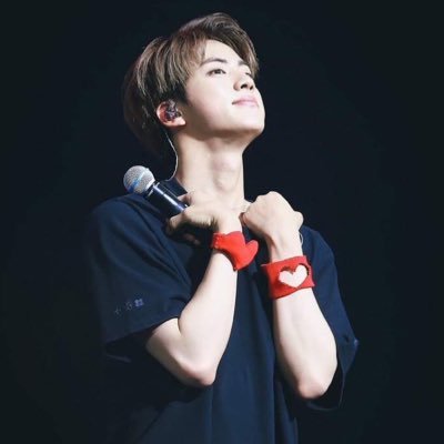 Daily dose of Kim Seokjin’s arms | #방탄소년단진