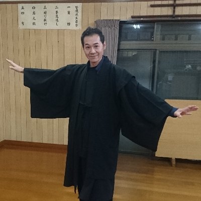 (有)エスプレイング所属の俳優
俳優活動の一環として行っている殺陣が高じて武道へもアプローチ。現在、合気道(公益財団法人合気会)、杖道(全剣連)、古武道 浅山一伝流兵法の三武道を嗜み、俳優＆武道の二足で活動しております。
★YouTubeチャンネル【古武道 浅山一伝会 】では動画編集を担当、また受け師化しております！