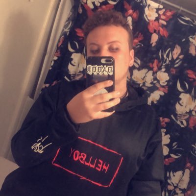 single and maybe looking for a boyfriend maybe not 😂 18+