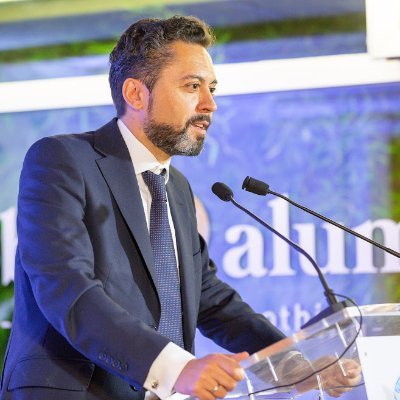 Dircom, politólogo y abogado.
Director de Razón Española.
Autor de Misión de Audaces y Venenosos.