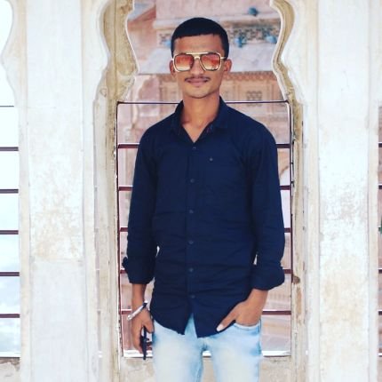 वक्त सीमित , उम्मीदे अनन्त 

(यायावर ,भ्रमणप्रिय ,मुसाफिर , देहाती लडका...)

@Sonadewasi2