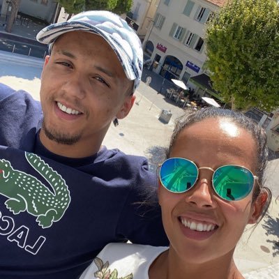 Aaxellane's profile picture. On ne connaît le vrai amour qu'après l'avoir porté 9 mois.