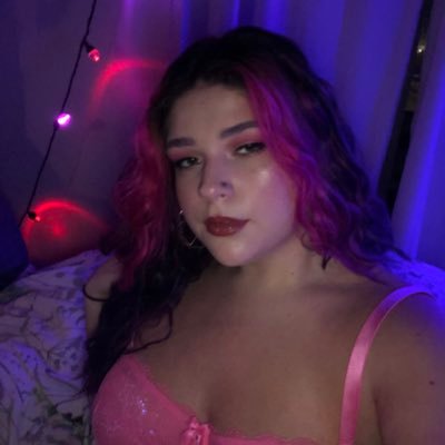 iluvmarijuanaa's profile picture. 21💫 (she/they)