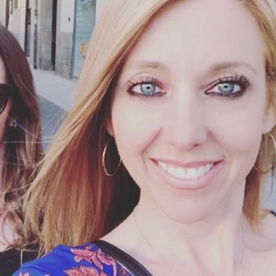 amanda_aces's profile picture. Momma of 👩🏻‍🦰 👦🏼 🐶Teacher&Librarian🍏