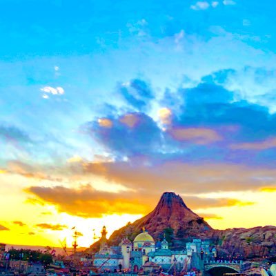 White_283's profile picture. Apple,SONY,TOYOTA,Starbucks,Disney(年パ2014~)信者.ディズニーが精神安定剤(共通年パ返金済). ただのひとりごと PS5,WatchDogsLegion,GTA5