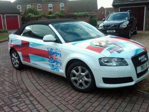 javajojo7113's profile picture. Wife, mum, daughter, aunty, cousin, theatre director, singer, teacher, cake baker, untidy, loyal, gooner, fat.