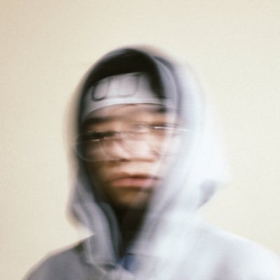 2yen__'s profile picture. shit