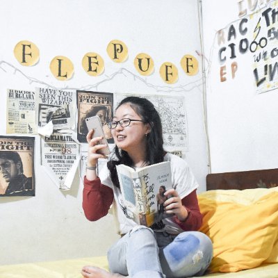 thecozylibrary's profile picture. Bookworm, art student, the ultimate Marissa Meyer fan.
Instagram : @booksntealibrary
Goodreads : https://t.co/AE4cbTSf9t…