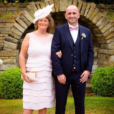 Headteacher, NLE, sports lover & Barnsley FC fan. Happily married to Katie. Love family time, quiet pint with friends & holidays in South of France.