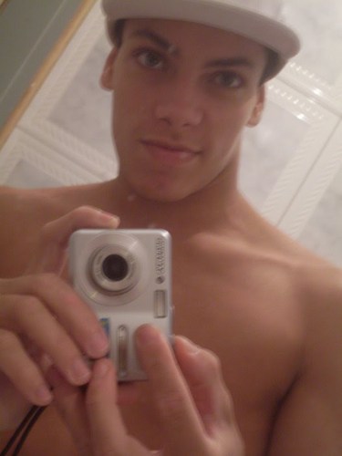 __victorhug0's profile picture. Programador ( delphi, python, php, html5, css, java, c, C#, C++ )