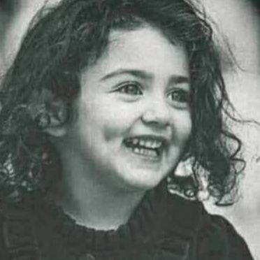 amina1681's profile picture. 