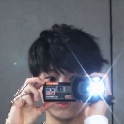 cherrivantae's profile picture. she/they