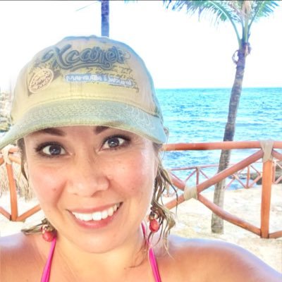 Soy una mujer alegre, comprometida, leal, solidaria, me gusta leer, bailar, cantar, reír, amar, ser feliz! 💞Amando esta vida mía y por todo eso: Anti AMLO