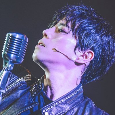 난 공연 허가를 받고 베를린을 방문한 미국 국적 가숩니다 Ω 낯 @slowsunset_pic