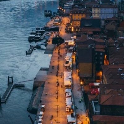 azooz112330's profile picture. 