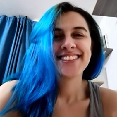 julyhenaos's profile picture. Publicista, diseñadora, analista de medios de comunicación, apasionada por la música, los libros, los cómics y los viajes!
Desintegrada #ECDQEMSD