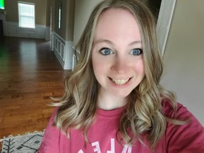 Mrs_AWilliamson's profile picture. Future Educator * Converse Class of '22 * Mom * Book Collector 📚