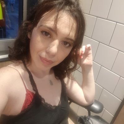 Patri_pequitas's profile picture. 🍭La inestable🍭
Por siempre La Queen 👑
🌻 renacer
💎 Que bajón perderme a mí. 😘