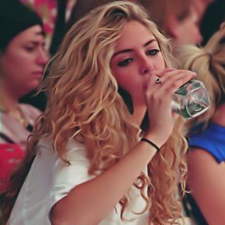 shjon_love's profile picture. قَلبُك الأرض والخارِطَة والطّريق. وأنا الظّلّ المَنفيّ خَلفَ ضِلعِك الأعوَج. فـ لتَكُن كلّ قطعة منك وطنًا لي