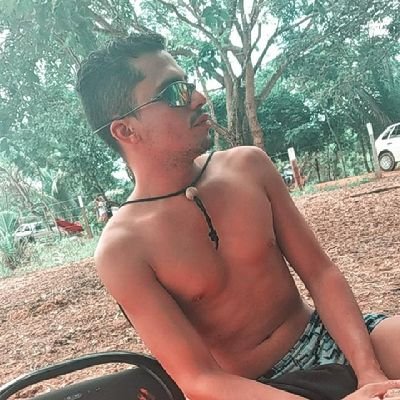 O segredo da felicidade é escolher a comédia e largar o drama.