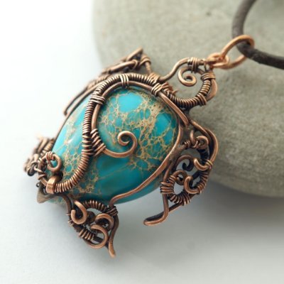 Wire wrap Jewelry Artist.