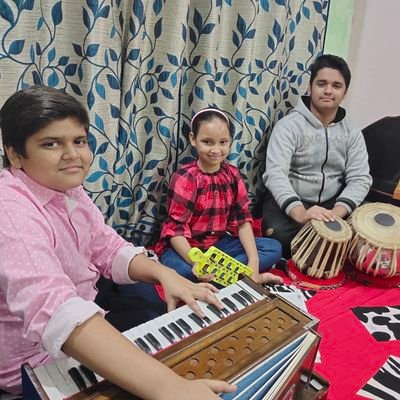 जहाँ शब्द असफ़ल हो जाते हैं, वहाँ संगीत बोलता है.आप संगीत को छू नहीं सकते, लेकिन संगीत आपको छू सकता है।।https://t.co/9oMpw0CaPk