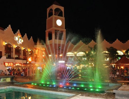 Shopping, Dining and Entertainment center wich also offers insight into Aruba's history.