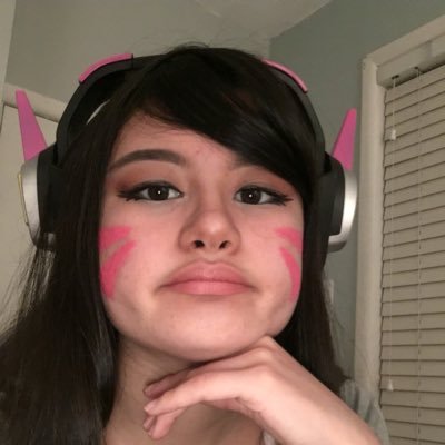 HanaCinnabun's profile picture. plz follow me on twitch 💜68/100💜{she/her}