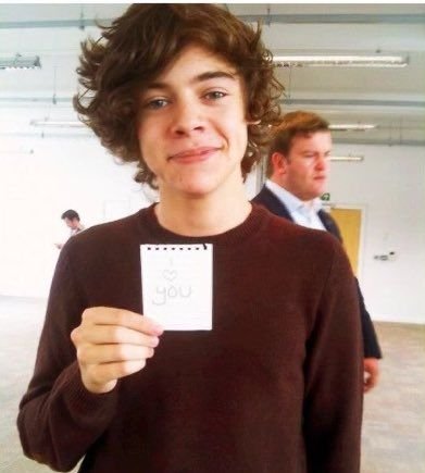 Followingevryo1's profile picture. I am going to follow EVERY ONE who interacted the aimh tweet