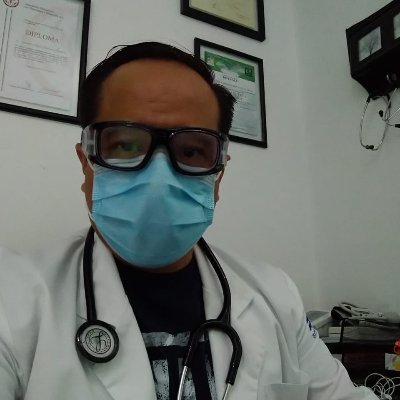 Médico oaxaqueño, especialista en Medicina Integrada, Maestro en Administración de Hospitales, consciente de la oportunidad y el compromiso que el vivir ofrece.