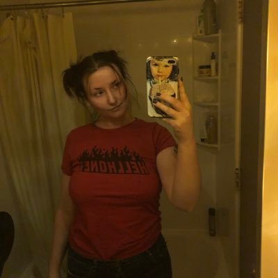 zombieonionring's profile picture. - any pronouns