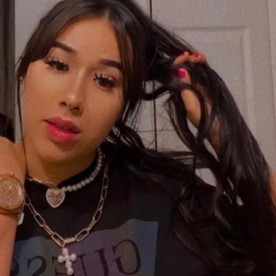 chaliz_n's profile picture. 