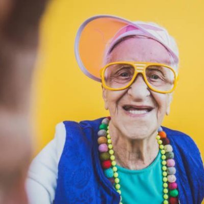 Tenho 97 anos, por isso, exijo respeito... mas não esperem que minta com quantos dentes tenho na boca, até porque já não tenho nenhum! Para denúncias cabeludas: