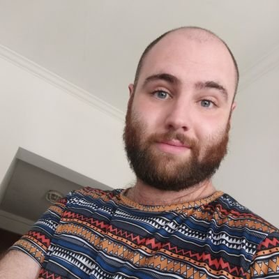Comu interna en PwC. El influencer de la gilada. La eterna promesa de ser un buen tuitero.