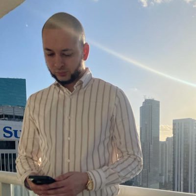 Miami Realtor 🏙️                                           Hip-Hop Head 🎶                             Basketball enthusiast 🏀