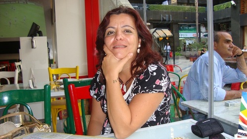 الانسانية هي القيمة الوحيدة
journaliste - writer
 صحافية مستقلة - كاتبة
درست العلوم الاجتماعية-الانتربولوجيا
عملت في الصحافة والكتابة وكتابة القصص القصيرة