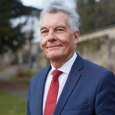 Ancien député du Val d’Oise, Maire Honoraire d’Auvers-sur-Oise, Président délégué de l’UDESR 95