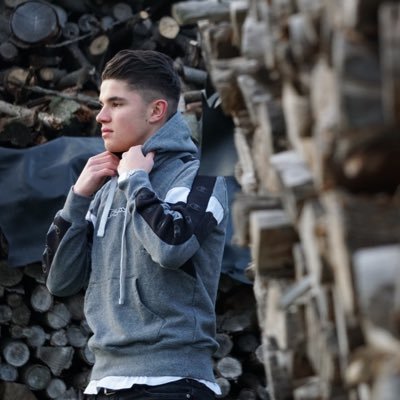 MajesTiic7's profile picture. 20 | Mindset💭  
🏛 Young-Entrepreneur 
💰 Cash must working 
❗️Invest before you get invested❗️
Instagram: @kryptomou