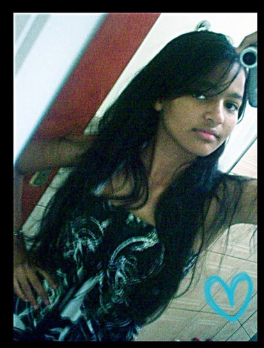 Uma garota que sonha com o futuro....
Ser cantora....
http://t.co/IgFmte8p90