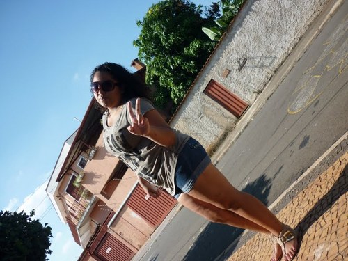 ~* α gαrotiinhα imperfeitα,
αqeelα qeê chorα de dor,
αqeelα qeê ja sofreu poor αmor,
αqeelα qe sαbe se αrrepender ♥ 
Se seguir eu sigoo de voltaa ((y'